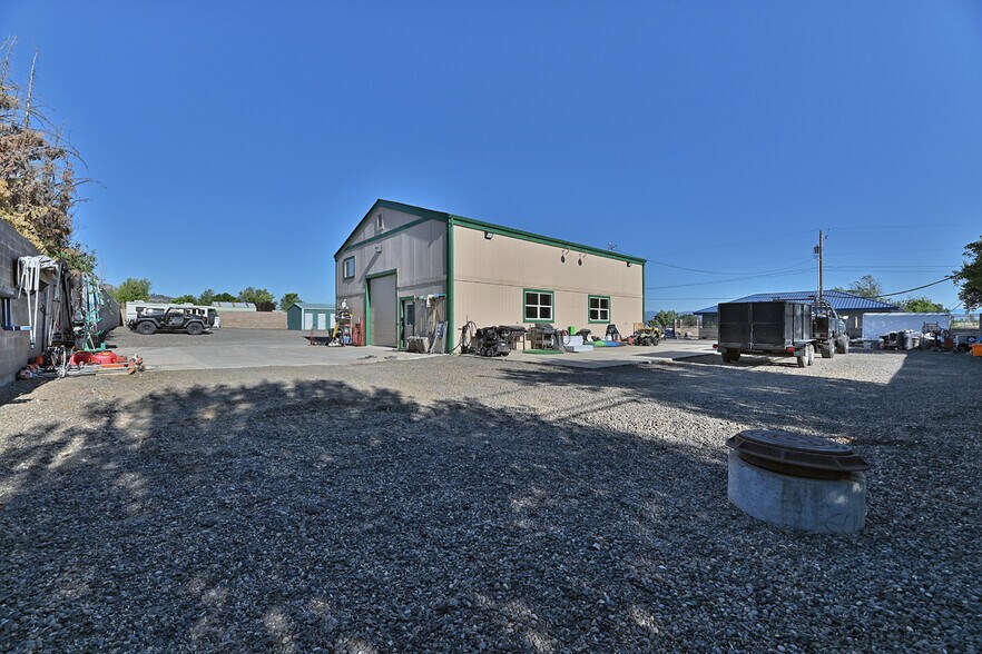 More Photos Of 21 Ball Rd, Eagle Point Warehouse For Sale