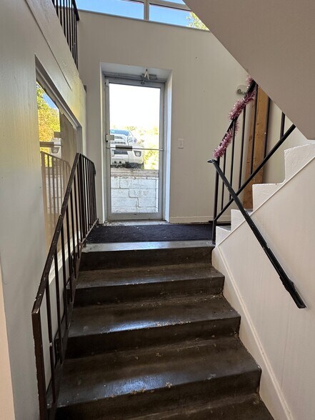 More Photos Of 2550 Wabash Ave, Saint Paul Warehouse For Lease
