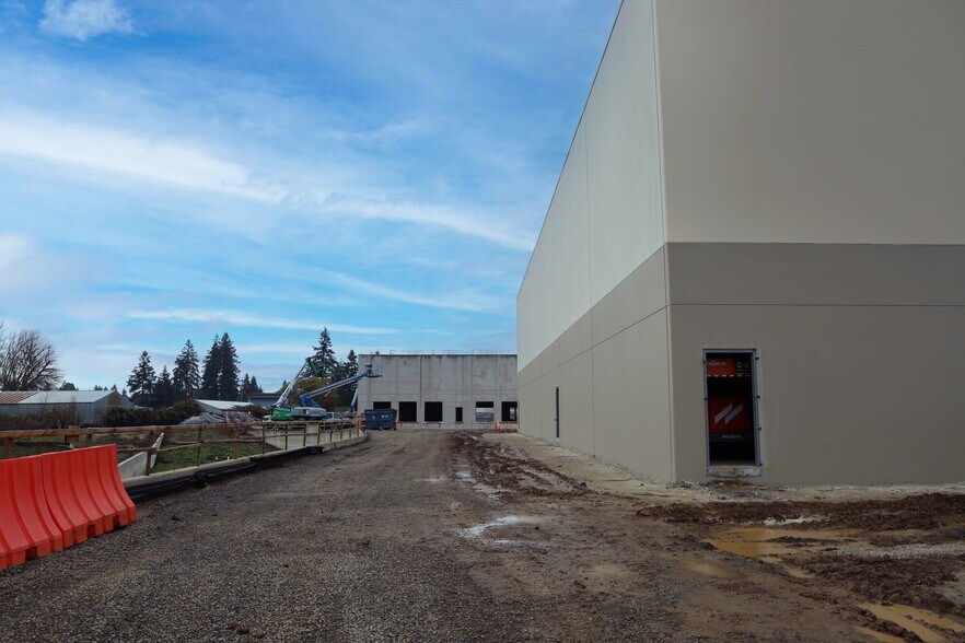 More Photos Of 1414 Commerce Way, Woodburn Industrial For Lease