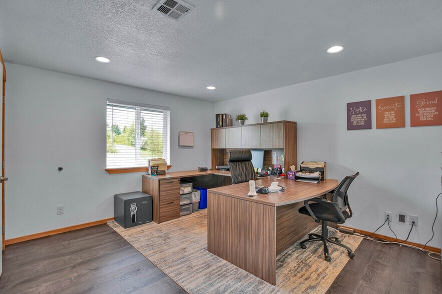 More Photos Of 406 NE 184th St, Ridgefield Office Residential For Lease