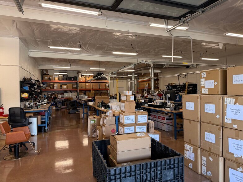 More Photos Of 2620-2626 Spring St, Redwood City Light Manufacturing For Lease