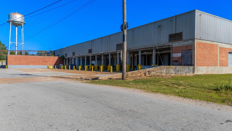 More Photos Of 501 W 10th St, Trenton Warehouse For Lease