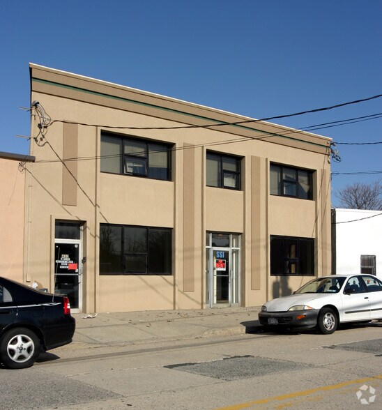 Primary Photo Of 43 Rocklyn Ave, Lynbrook Warehouse For Lease