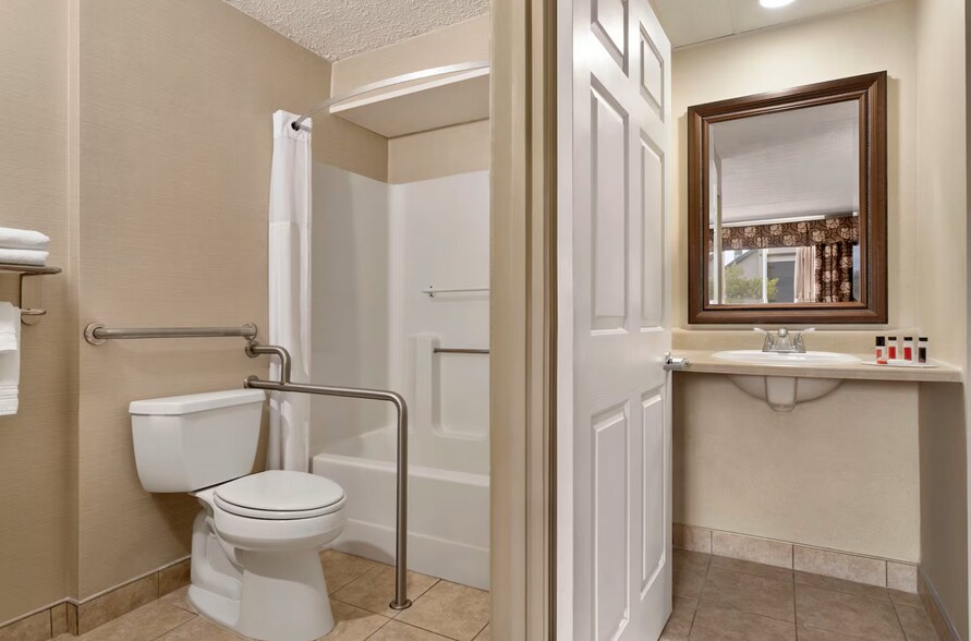 More Photos Of 461 Maine Mall Rd, South Portland Hotel For Sale