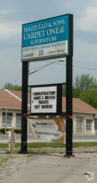 More Photos Of 104 Lenox Ave, Oneida Freestanding For Sale