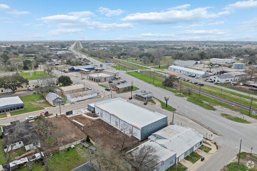 More Photos Of 2406 Main St, Waller Storefront For Lease