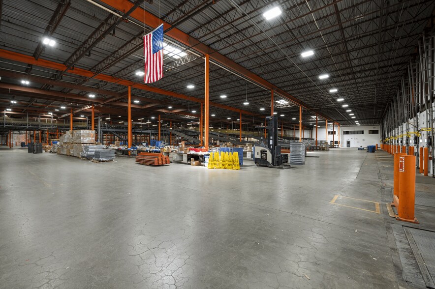 More Photos Of 7245 Henry Clay Blvd, Liverpool Distribution For Lease
