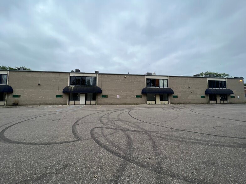 More Photos Of 2710 W Court St, Flint Office For Sale