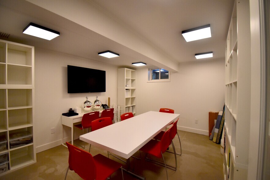 More Photos Of 22 Bayview Ave, Manhasset Office For Sale