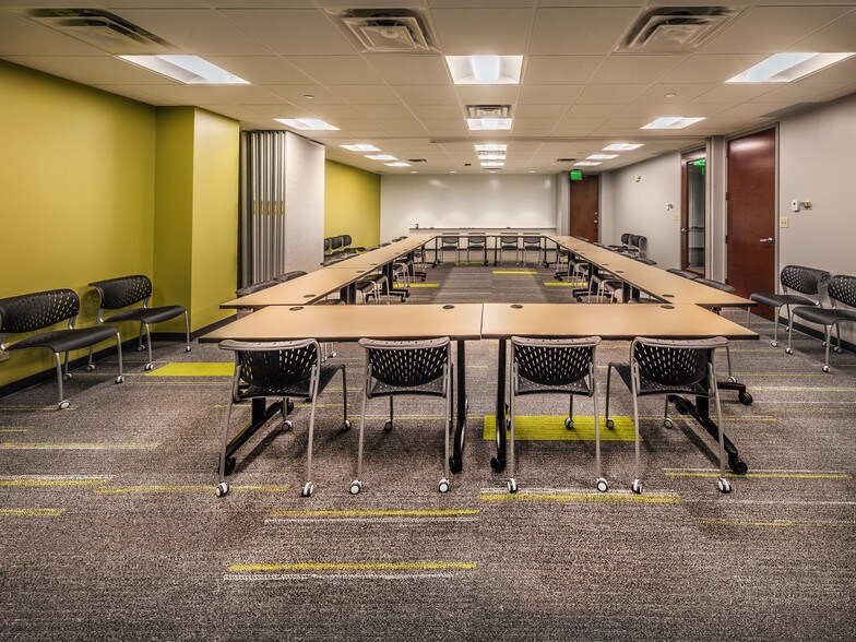 More Photos Of 6612 E 75th St, Indianapolis Office For Lease