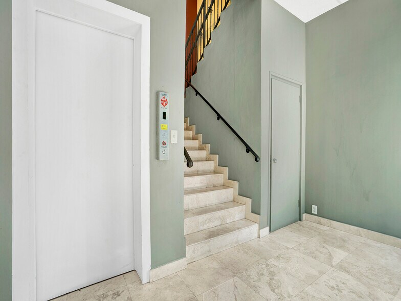 More Photos Of 4070-4090 Laguna St, Coral Gables Medical For Lease