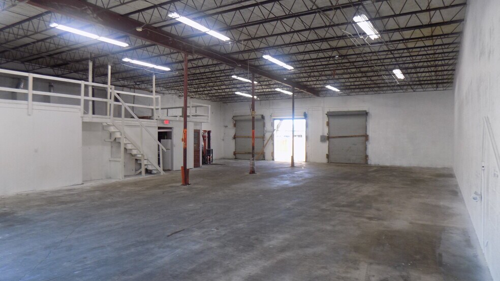 More Photos Of 3000 NW 23rd Ave, Oakland Park Warehouse For Lease