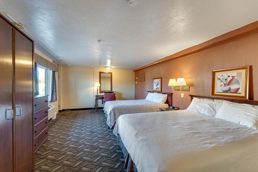 More Photos Of 260 W Main St, Vernal Hotel For Sale