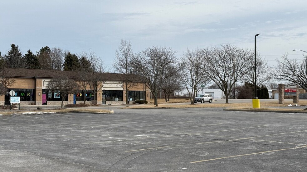 More Photos Of 2172-2182 Lake Cook Rd, Algonquin Storefront Retail Office For Lease