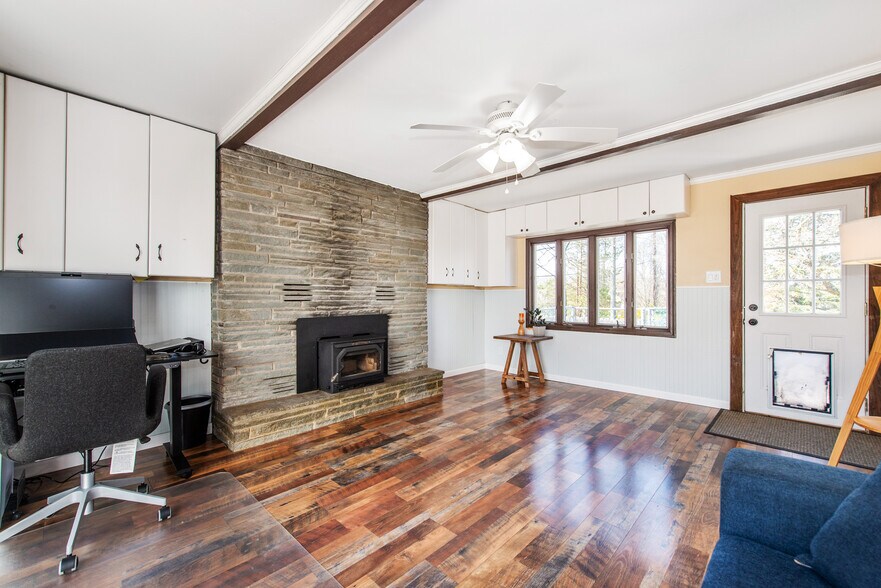 More Photos Of 8 Stonehedge Ln, Byram Township Veterinarian Kennel For Sale