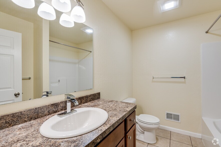 More Photos Of 816 Marquette Ave, Muskegon Apartments For Sale