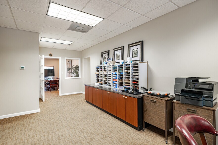 More Photos Of 3831 Tyrone Blvd N, Saint Petersburg Office For Lease