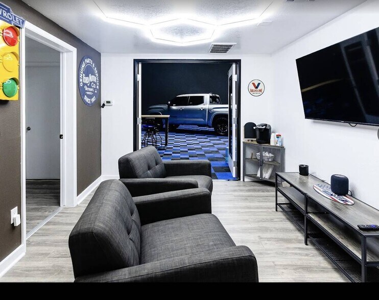 More Photos Of 1545 E Yucca St, Phoenix Warehouse For Lease