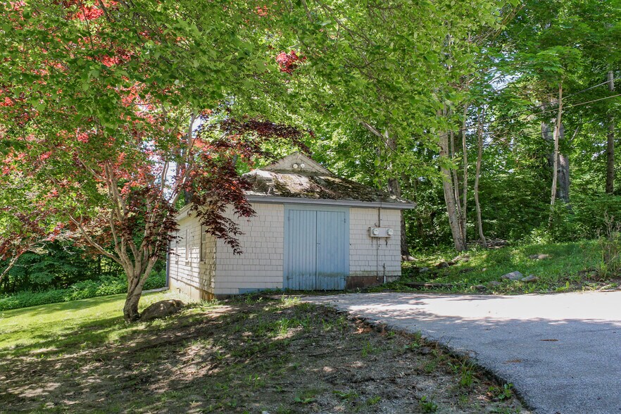 More Photos Of 680 Commercial St, Rockport Flex For Sale