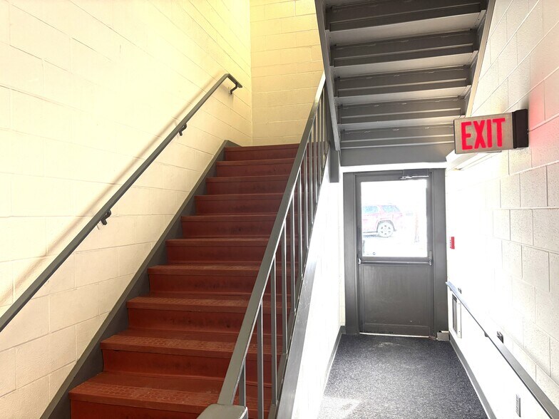 More Photos Of 225 N High St, Muncie Office For Sale