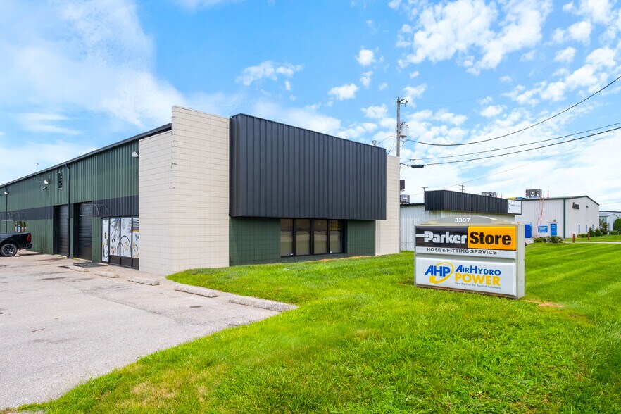 More Photos Of 3307-3313 Industrial Pky, Jeffersonville Light Manufacturing For Lease