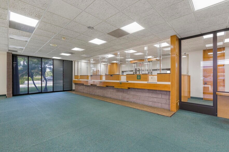 More Photos Of 1750 NE 8th St, Homestead Bank For Lease