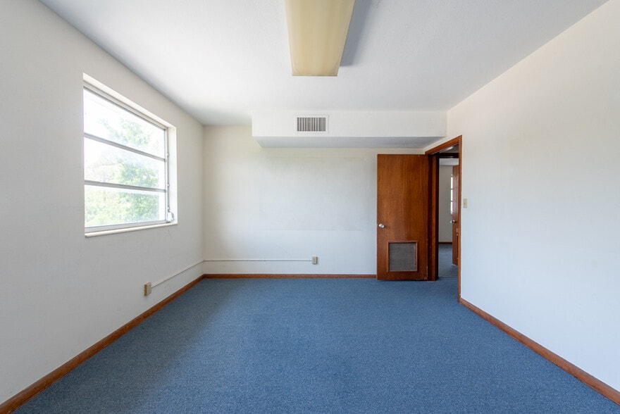 More Photos Of 4608 N Nebraska Ave, Tampa Religious Facility For Sale