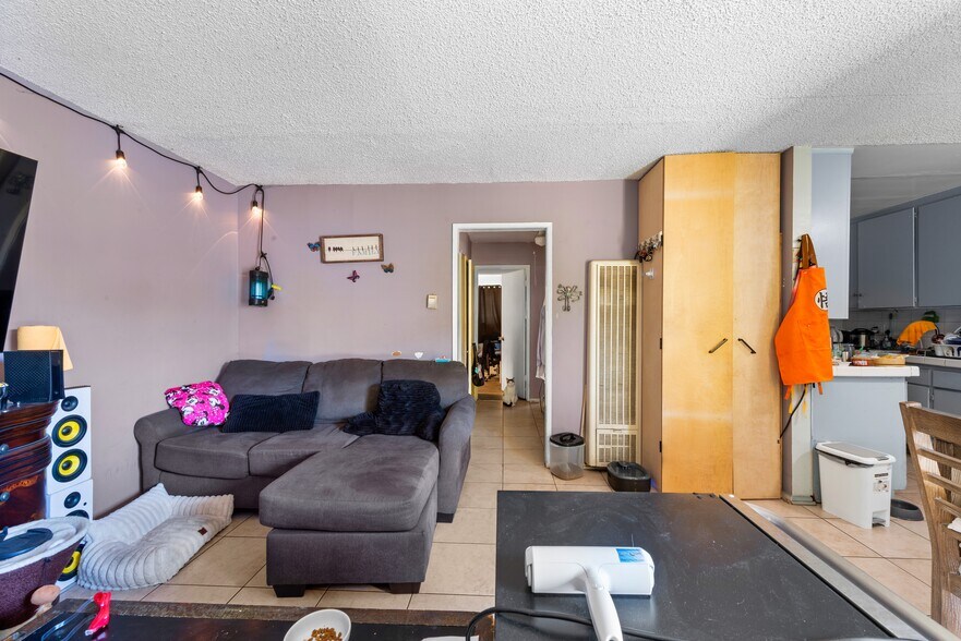More Photos Of 2325 S Ridgeley Dr, Los Angeles Apartments For Sale