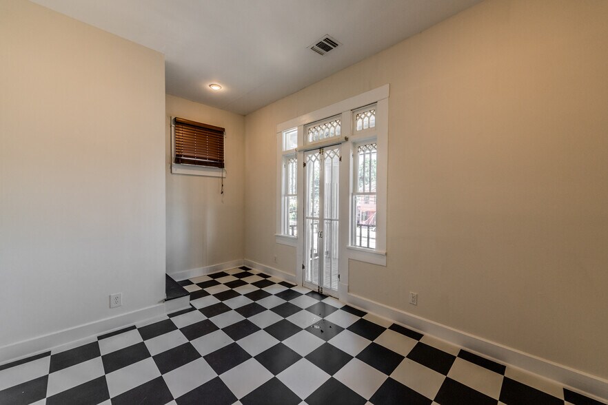 More Photos Of 214 E Ashby Pl, San Antonio Office For Lease