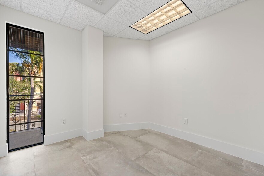 More Photos Of 23150 Fashion Dr, Estero Storefront Retail Office For Lease