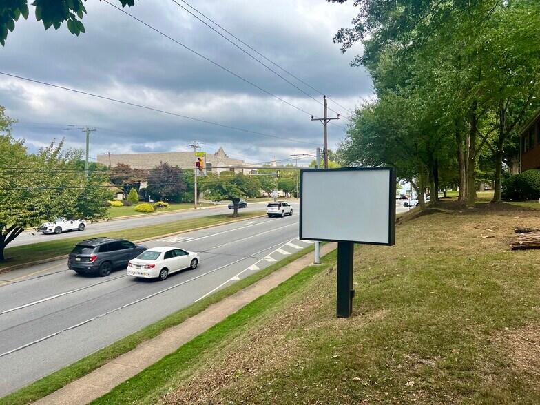 More Photos Of 3400 West Chester Pike, Newtown Square Office For Lease