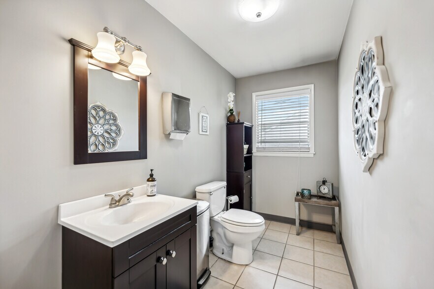 More Photos Of 930 W Main St, Jenks Medical For Sale