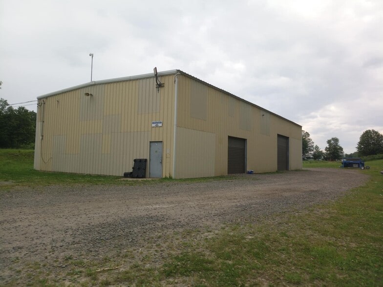 More Photos Of 224 Michael Ln, New Berlin Racetrack For Sale