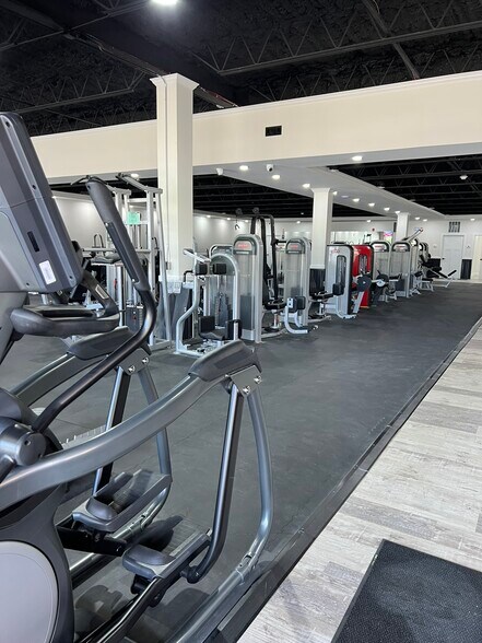 More Photos Of 1900 S Anderson St, Elwood Unknown For Lease