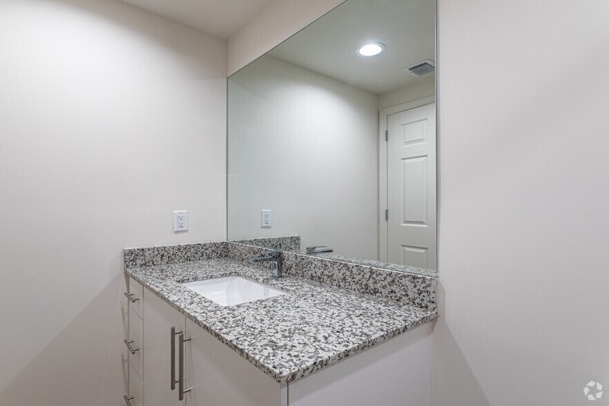 More Photos Of 961 SW 7th St, Miami Apartments For Lease