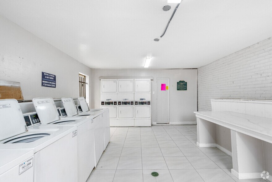 More Photos Of 8600 S Course Dr, Houston Apartments For Sale