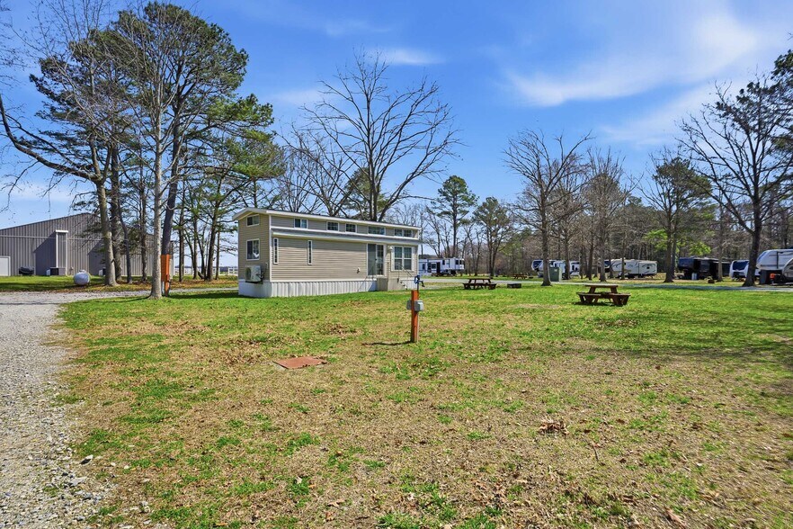 More Photos Of 89 Hunting Quarter Rd, Greenwood Trailer Camper Park For Sale