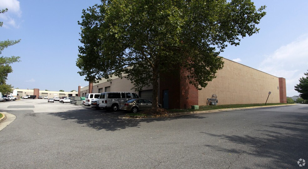 More Photos Of 5701 General Washington Dr, Alexandria Light Distribution For Lease