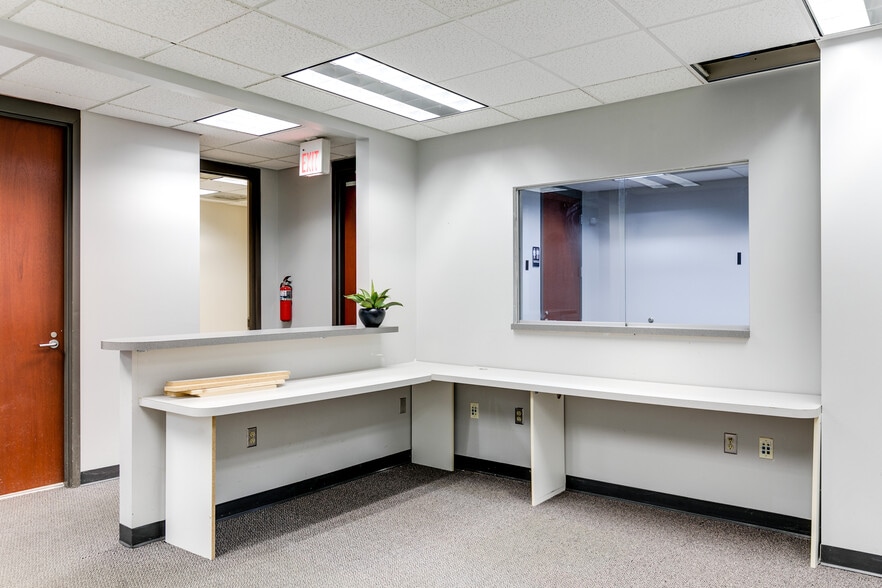 More Photos Of 8917 Fargo Rd, Richmond Office For Lease