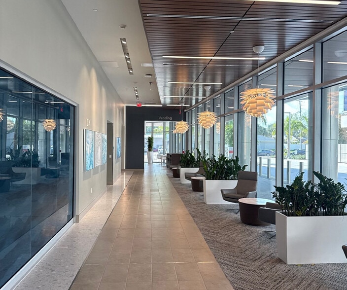 More Photos Of 570 8th St, Saint Petersburg Hospital For Lease
