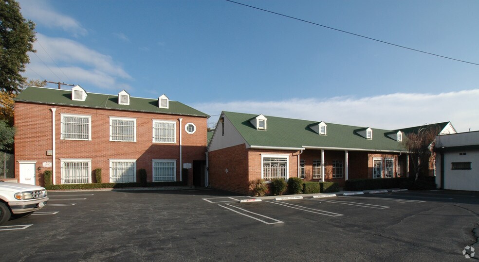 More Photos Of 10643-10661 Riverside Dr, North Hollywood Office For Lease