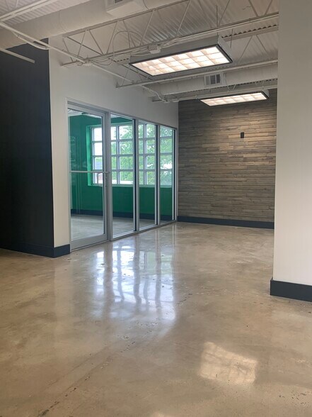 More Photos Of 5502 Peachtree Rd, Chamblee Storefront Retail Office For Lease