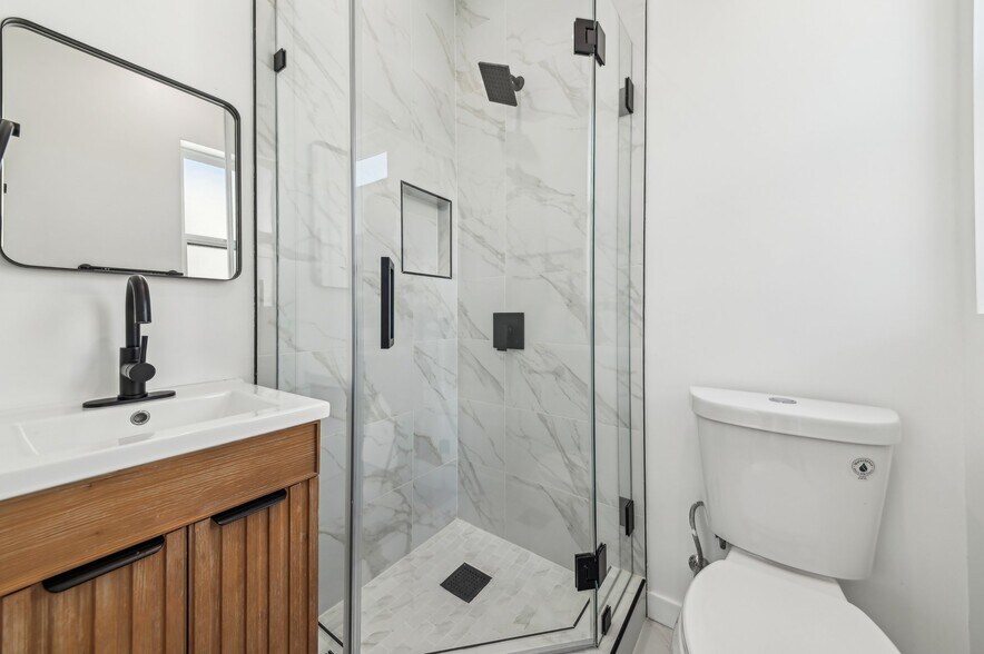 More Photos Of 2923 S Burnside Ave, Los Angeles Apartments For Sale