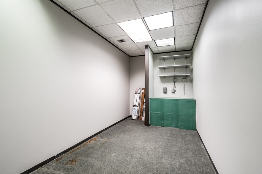 More Photos Of 24707 W Hardy Rd, Spring Office For Sale