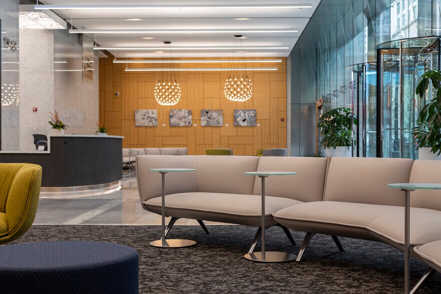 More Photos Of 550 W Adams St, Chicago Office For Lease