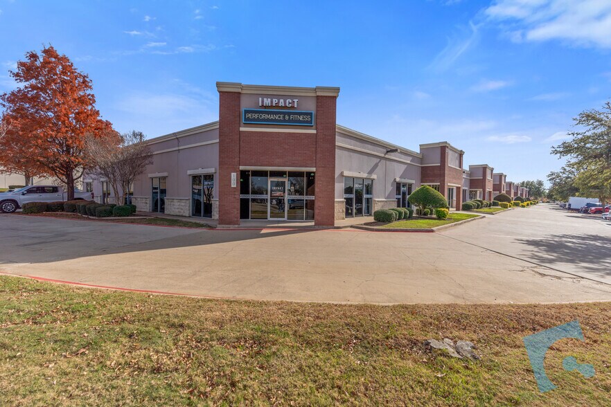 More Photos Of 525 S Nolen Dr, Southlake Light Manufacturing For Lease