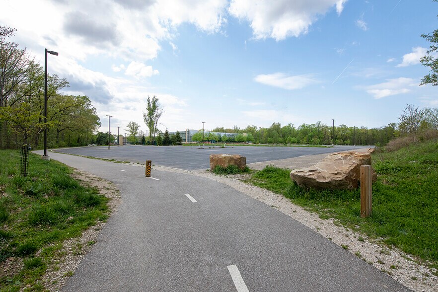 More Photos Of 6801 Brecksville Rd, Independence Research And Development For Lease