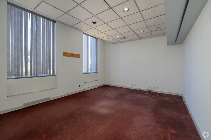 More Photos Of 650 Franklin Ave, Hartford Manufacturing For Sale