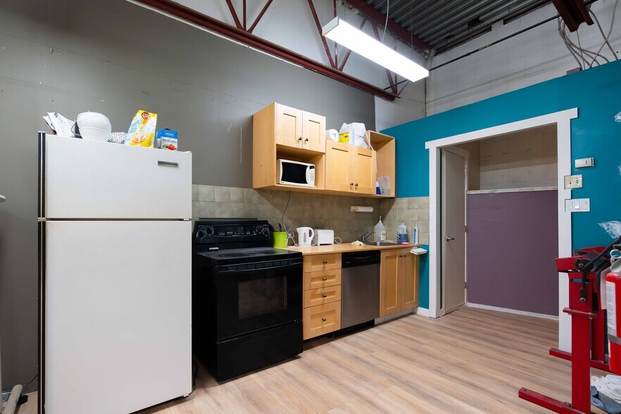 More Photos Of 13308 76th Ave, Surrey Warehouse For Sale