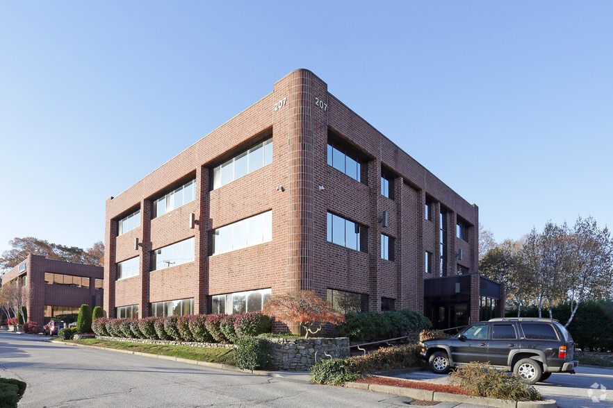 More Photos Of 207 Quaker Ln, West Warwick Office For Lease